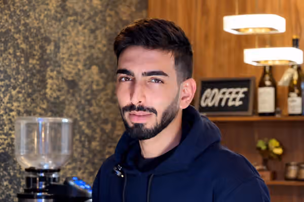 ایمان صادقی، بلاگر کاشانی، به بیش از ۱۳ سال زندان محکوم شد