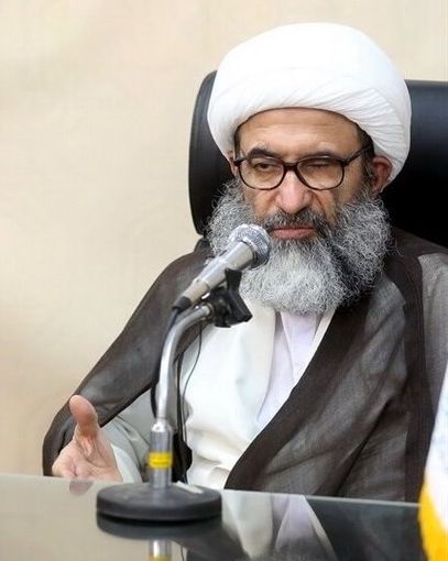 مدرس حوزه علمیه قم: خامنهای نور خداست و با لفاظی ترامپ خاموش نمیشود