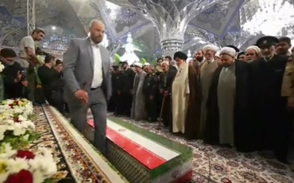 علمالهدی به جای خامنهای بر جنازه نیلفروشان نماز میت خواند