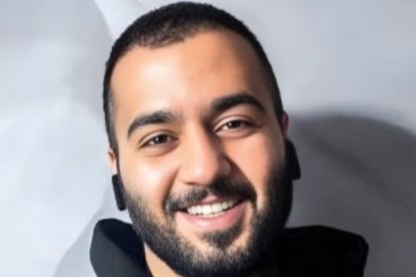 أكثر من 100شخصية ثقافية وفنية في العالم تطالب بإلغاء حكم إعدام المغني الإيراني توماج صالحي