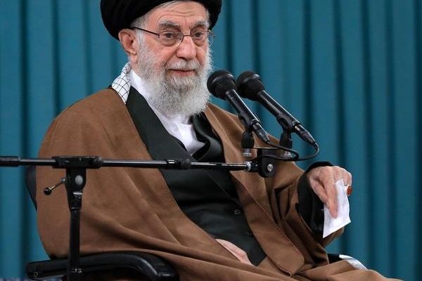 على خلفية فضيحة الرشوة.. خامنئي: لو اهتموا بنصائحي عن الفساد لكان وضع البلاد أفضل