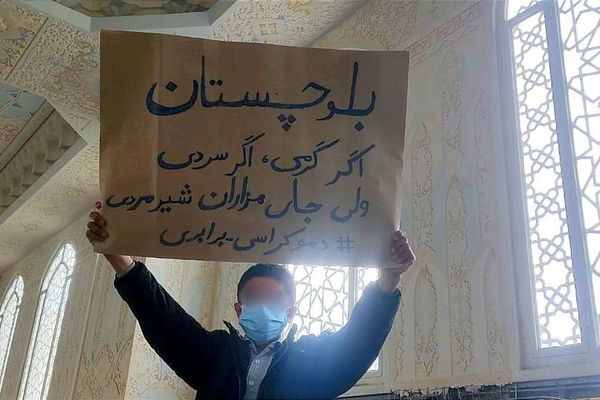 زعيم السنة في إيران: المحتجون يطالبون بوقف الإعدامات ويرفعون شعارات ثورة 1979