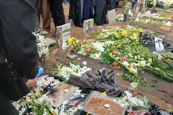 پیام مخاطب: ماموران اعلامیه جاویدنامان را شبانه در محلات پاره میکنند