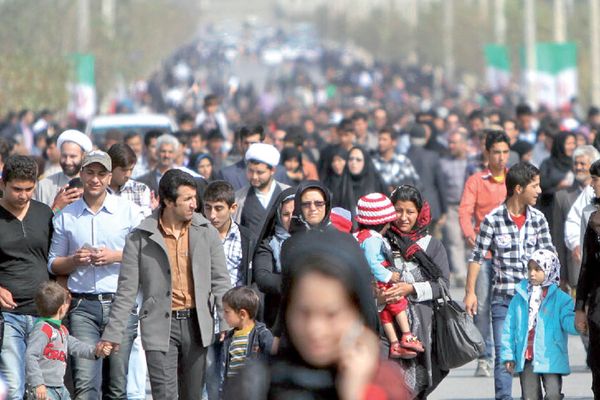 بعد تراجع معدل السكان. السلطات الإيرانية تحظر وسائل منع الحمل وتحث على "الانجاب المتتالي"