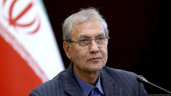 مستشار الرئيس الإيراني: الحكومة تنفق ثلاثة أضعاف إيراداتها تقريبا