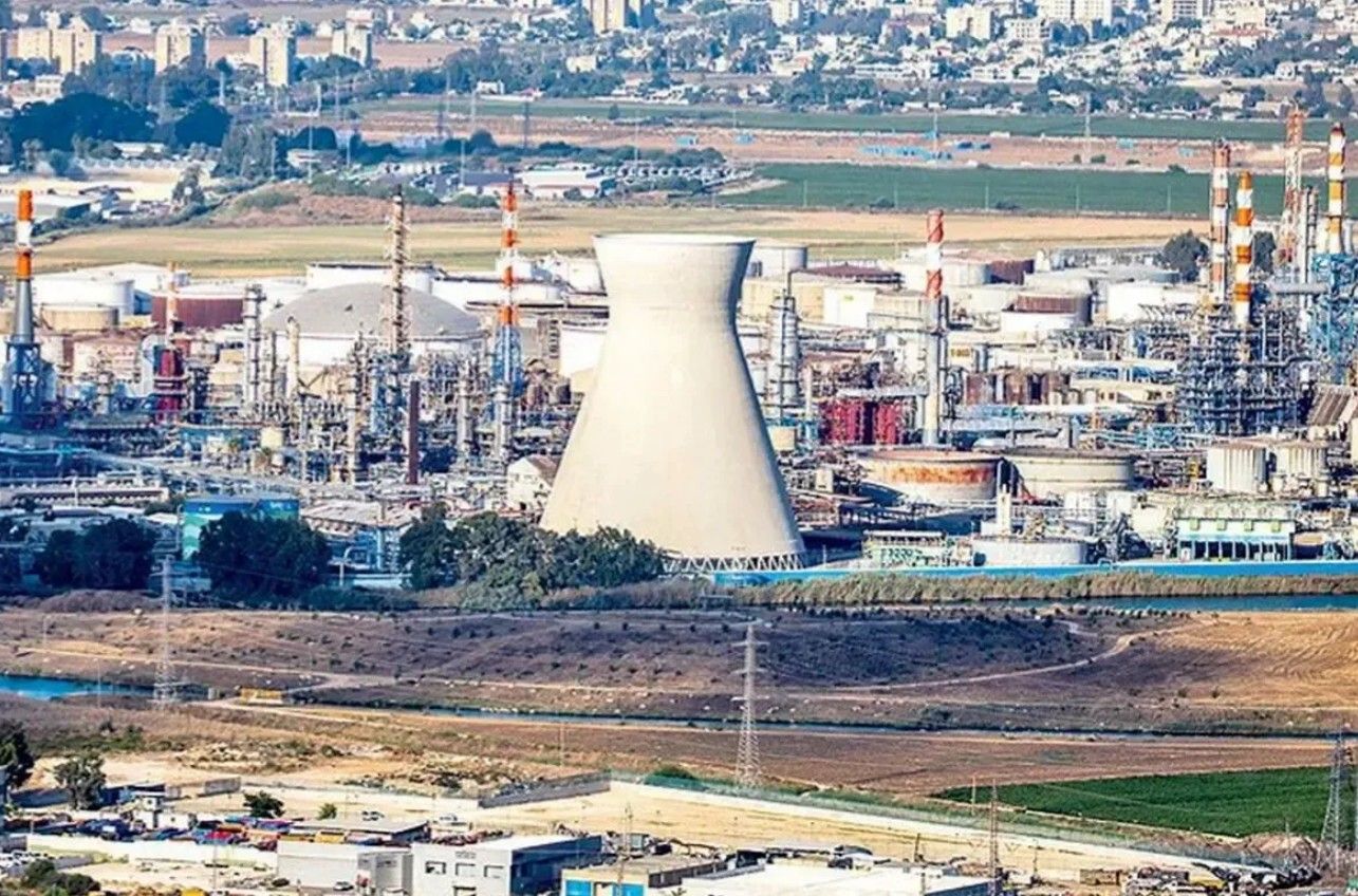 وزارت کشور اسرائیل: در پی اصابت یک موشک، آتش‌سوزی در پالایشگاه حیفا رخ داده است