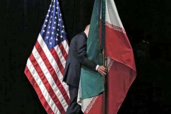 دبلوماسي إيراني سابق: الأميركيون يضغطون للحصول على امتيازات أكثر في المفاوضات النووية