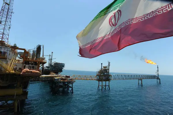 آمریکا ۱۲ فرد و شرکت دیگر را بهدلیل تسهیل فروش نفت ایران از سوی سپاه پاسداران تحریم کرد