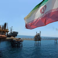 صادرات ارزان نفت، آتش به مال ملت ایران