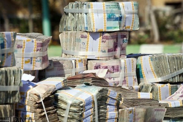 البنك المركزي الإيراني: السيولة تتجاوز "أربعة آلاف تريليون تومان".. بنسبة نمو 40.5 %