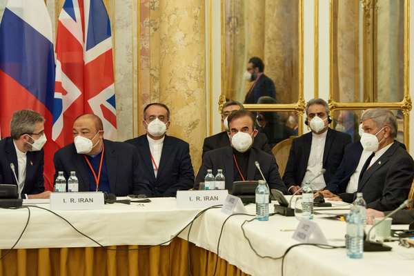 Conservative Daily in Iran Urges Government To Clinch A Nuclear Deal