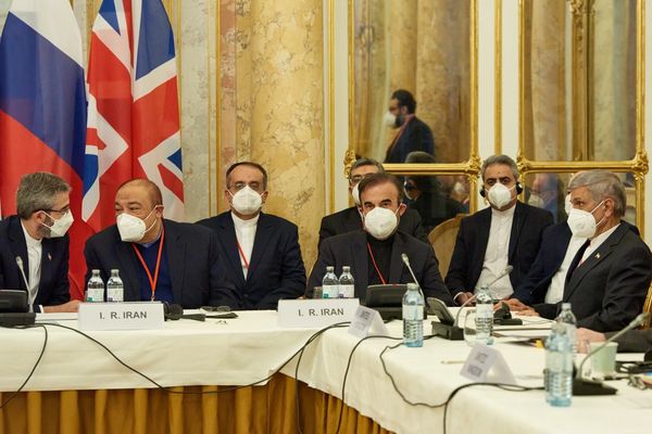 Conservative Daily in Iran Urges Government To Clinch A Nuclear Deal