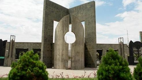 یک مسئول دانشگاه فردوسی مشهد در پی خودکشی یک دانشجو در خوابگاه عزل شد و یک نفر استعفا داد