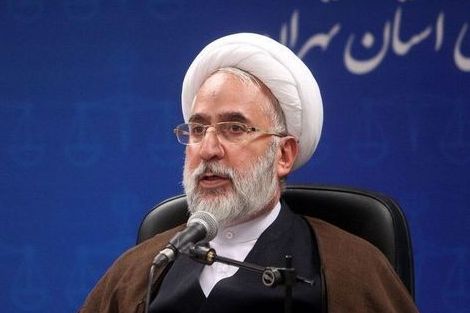 داستان کل کشور: برخی از اقدامات چهرهها در ملاءعام جرم مشهود است