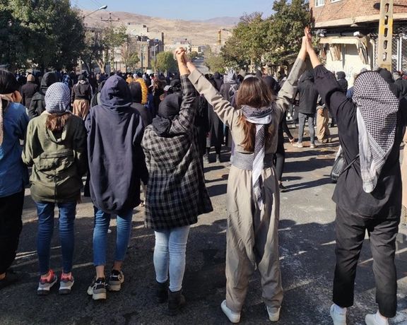 ادامه خیزش انقلابی در شهرهای مختلف همزمان با تشدید اقدامات سرکوبگرانه حکومت