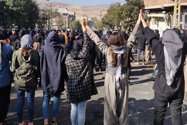 دعوات جديدة للتظاهر في مدن إيرانية مختلفة رغم اشتداد الإجراءات القمعية