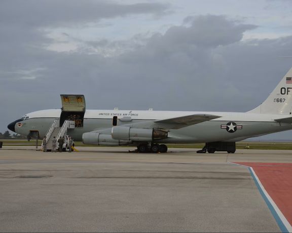 همزمان با تهدید ترامپ علیه جمهوری اسلامی، هواپیمای «ردیاب هستهای» آمریکا وارد بریتانیا شد