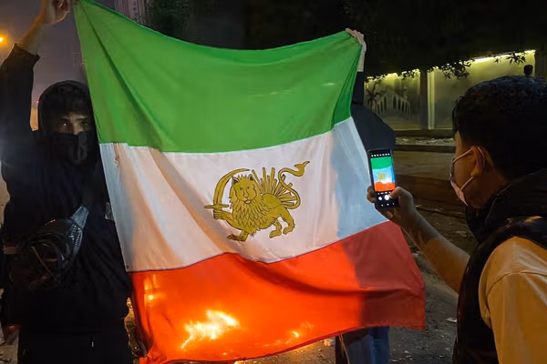 کشتار سازمانیافته در نجفآباد؛ نیروهای سرکوب از کلانتری و مسجد به مردم شلیک کردند