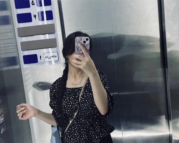 کارزار زنانی که تصویر بیحجاب در شهر منتشر میکنند همزمان با بیخبری پزشکیان از گشت ارشاد