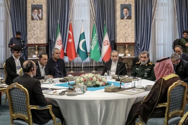 Mecca defense pact members hold talks with Iran