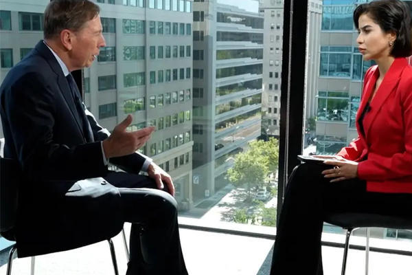 الجنرال بترايوس لـ "إيران إنترناشيونال": الحرب ستلحق ضررًا كبيرًا جدًا بإيران وإسرائيل