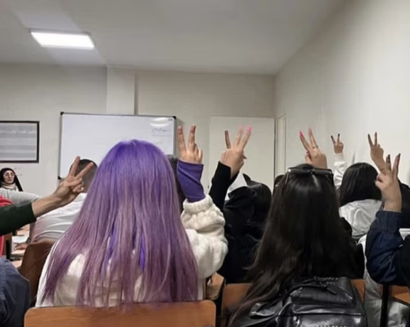 فعالان دانشجویی: اراده جمعی سد سرکوب و حجاب اجباری را خواهد شکست