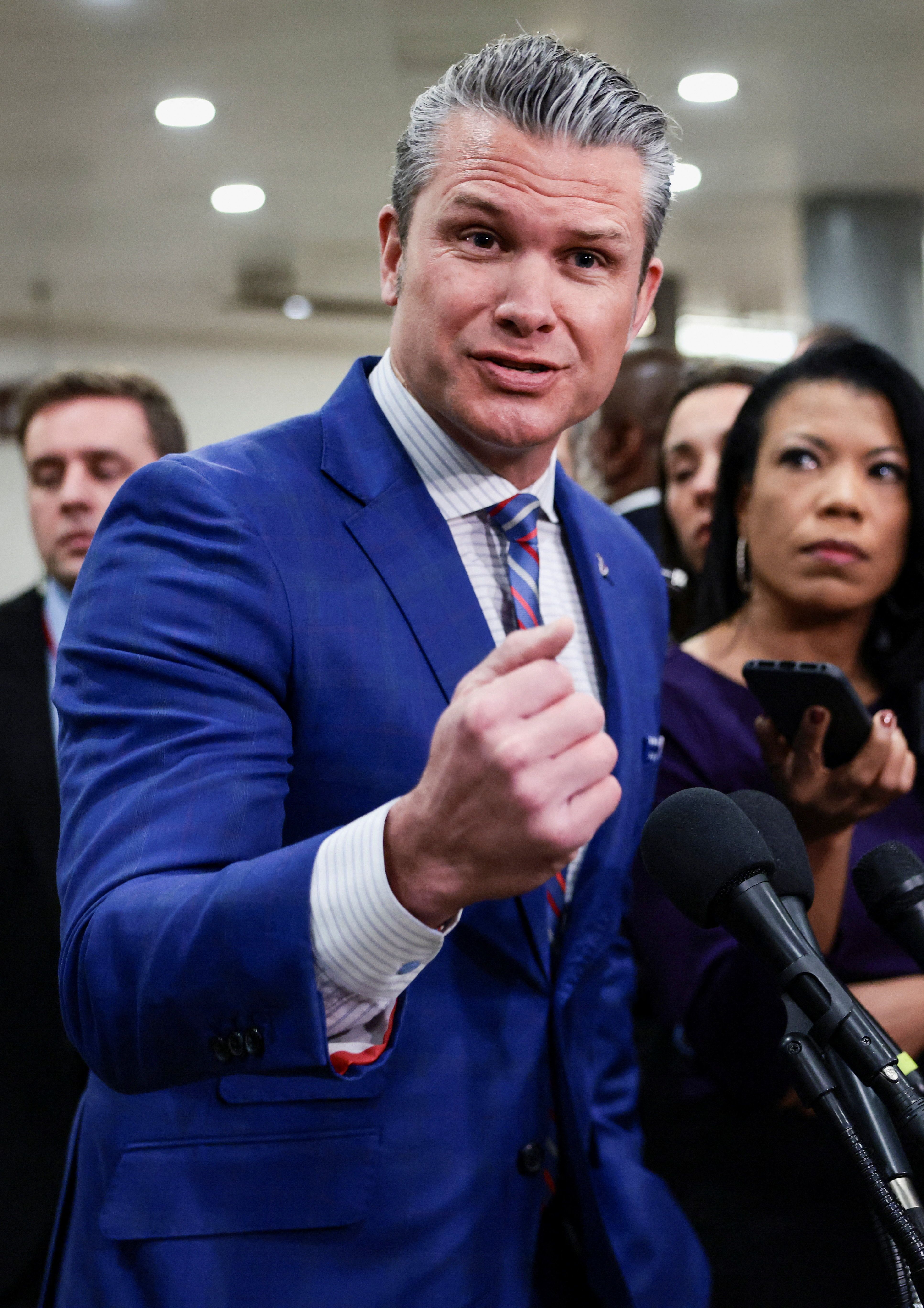 وزیر جنگ آمریکا: برای اجرای هر دستوری در مورد جمهوری اسلامی آماده‌ایم