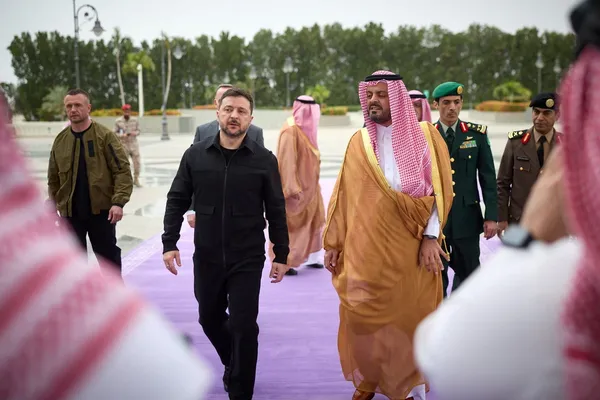 دومین سفر زلنسکی به عربستان سعودی در یک ماه اخیر؛ دیپلماسی فروش سامانههای ضدپهپادی