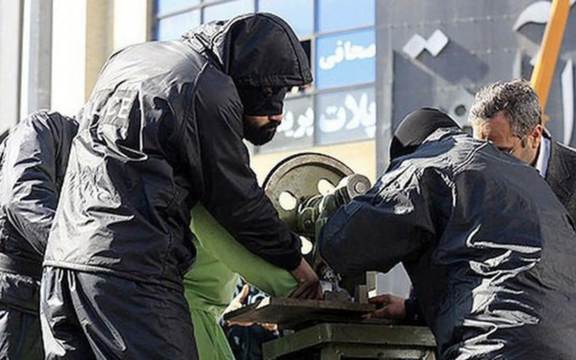 هشدار دوباره عفو بینالملل درباره احتمال قطع انگشتان ۸ زندانی؛ مأموران بینی یکی را شکستند