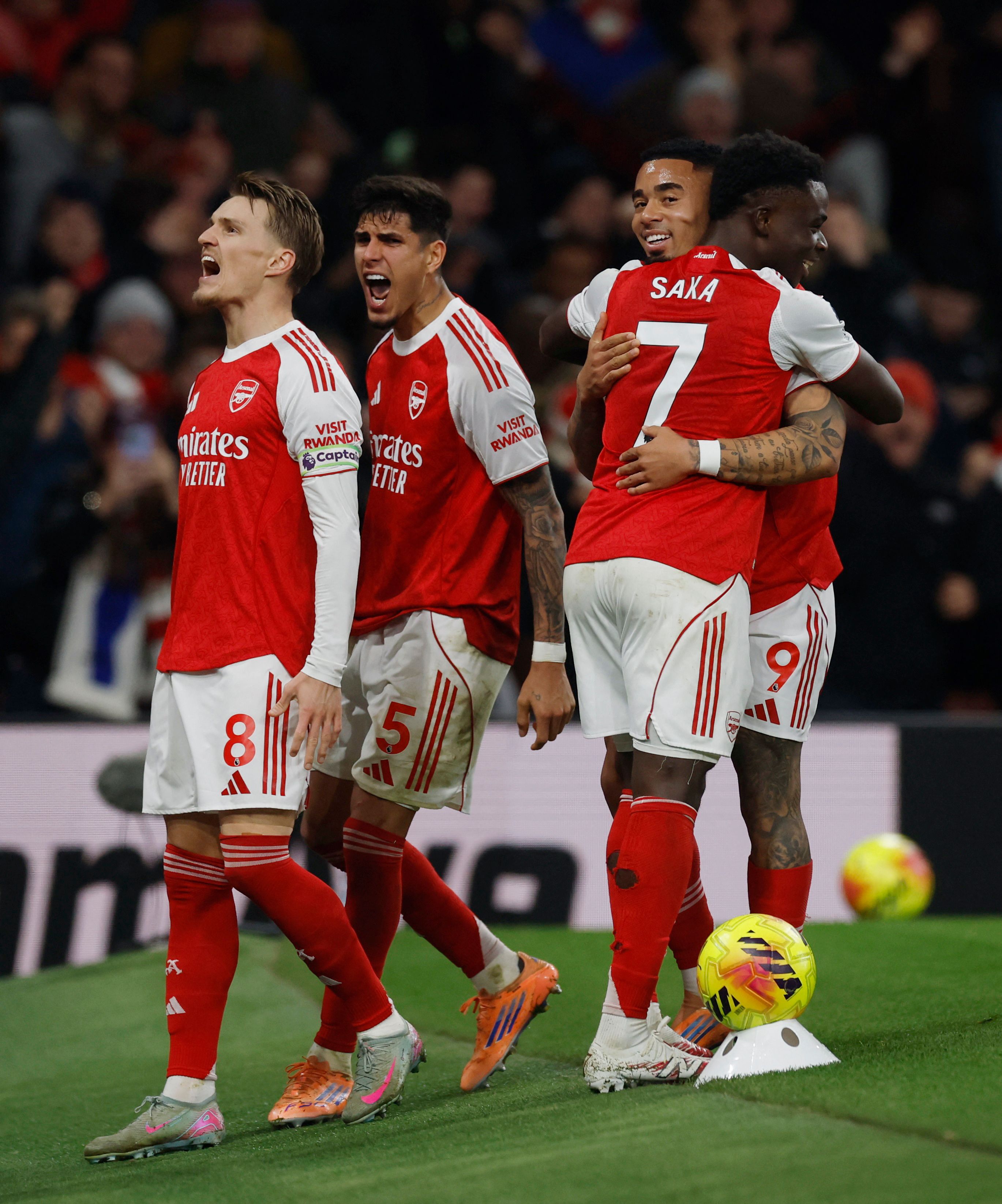 آرسنال ۲-۱ ولورهمپتون؛ ولورهمپتون سه گل زد، آرسنال برنده شد