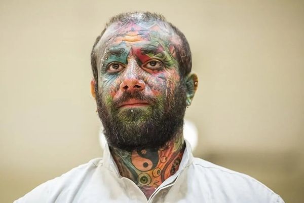 بعد قمعهم بعنف في طهران.. اعتقال عدد من مؤيدي مطرب إيراني معارض