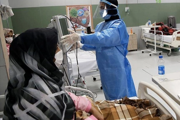 زيادة مضاعفة في عدد المصابين بكوفيد 19 بإيران وعودة 18 مدينة إلى "الأحمر والبرتقالي"