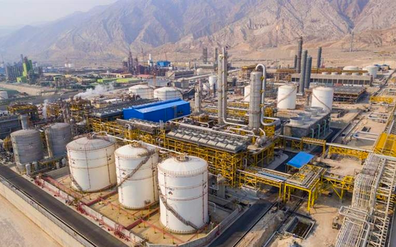 فایننشال تایمز: حکومت ایران برای دور زدن تحریمها از دو بانک در بریتانیا استفاده کرده