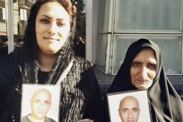 في هجوم وصف بـ "الوحشي" الأمن الإيراني يعتقل والدة وشقيقة ضحية تعذيب السجون ستار بهشتي