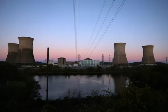 ۱۰ راکتور جدید برای گسترش صنعت هستهای در آمریکا ساخته میشود