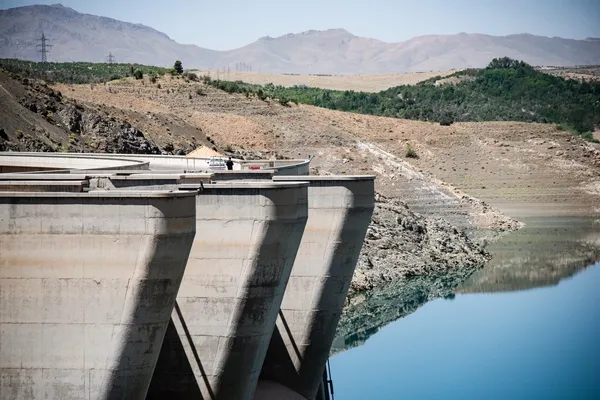 کاهش ۳۰ درصدی بارشها در قلب ایران؛ تهران، قم، سمنان و مرکزی، در وضعیت بحرانی خشکسالی