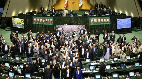 بيان لنواب البرلمان الإيراني: خامنئي هو "موسى" الذي سيغرق "فرعون" العصر ترامب