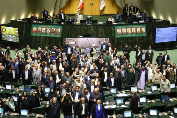 بيان لنواب البرلمان الإيراني: خامنئي هو "موسى" الذي سيغرق "فرعون" العصر ترامب