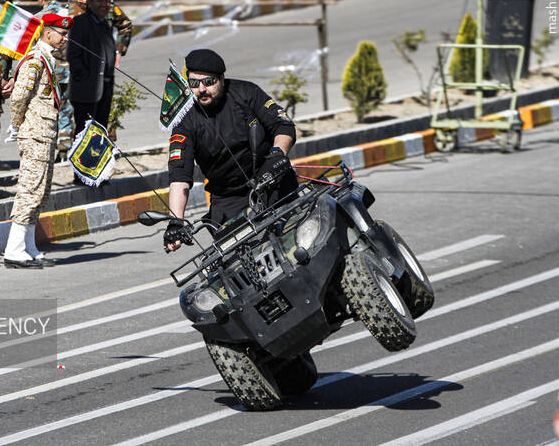 امامجمعه زاهدان: فعالیت نیروهای مسلح محدود به پادگانها نیست