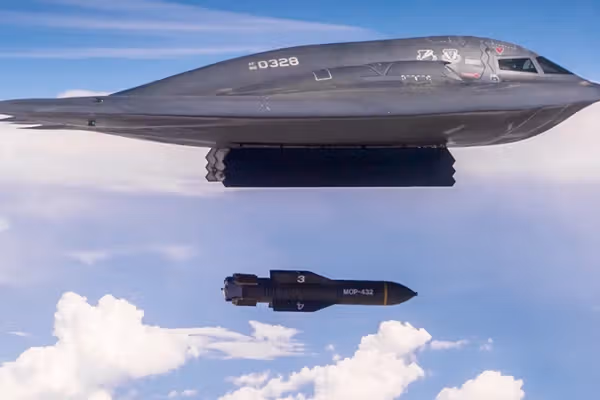 کاخ سفید: بمبافکنهای بی۲ سایتهای موشکی زیرزمینی ایران را بمباران کردند