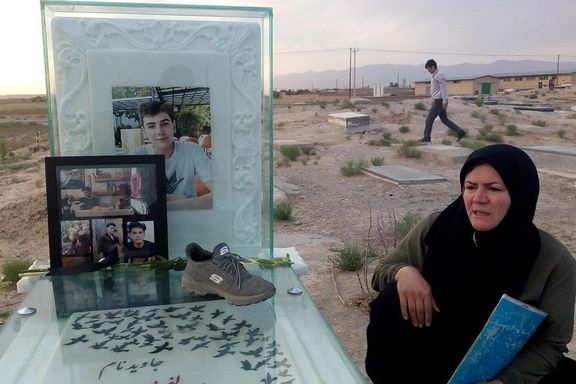 ماموران مادر و تعداد دیگری از بستگان ابوالفضل آدینهزاده، نوجوان کشتهشده را بازداشت کردند