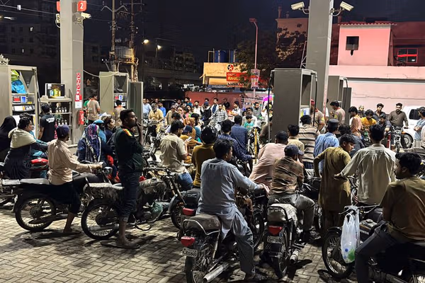 رویترز: جنگ ایران، اقتصاد کشورهای بحرانزده را زیر فشار تازه برده است