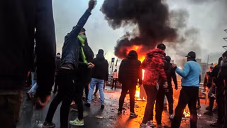 تناقضات در وعدههای مرتبط با بنزین؛ تسهیل مسیر تنش و اعتراض عمومی