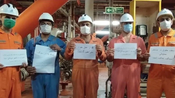 کارگر اعتصابی در عسلویه: در گرمای طاقت فرسا، برق و کولر را قطع کردند تا اعتصاب را بشکنند