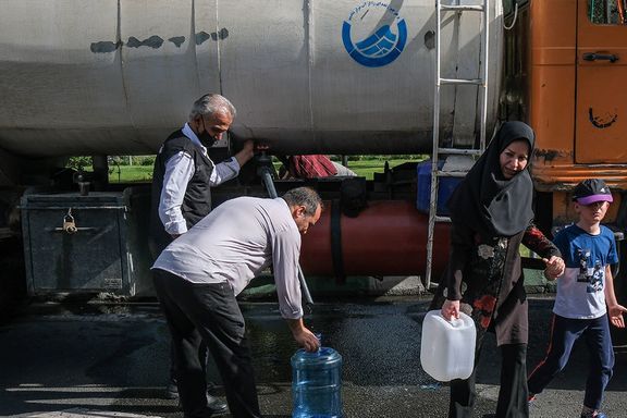 در تابستان سالهای گذشته قطعی آب در تهران سابقه داشته است. اما اکنون آبفا میگوید تنها خود را مسئول تامین فشار آب تا طبقه دوم ساختمانهای تهران میداند.
