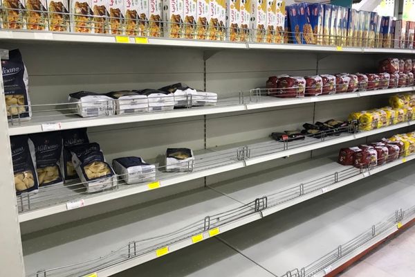 بعد ارتفاع أسعار الخبز.. المعكرونة تختفي من السوق الإيرانية وتضاعف سعرها