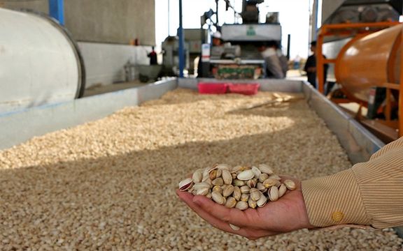 سخنگوی انجمن واردکنندگان موبایل: صادرکنندگان پسته میتوانند موبایل وارد کنند