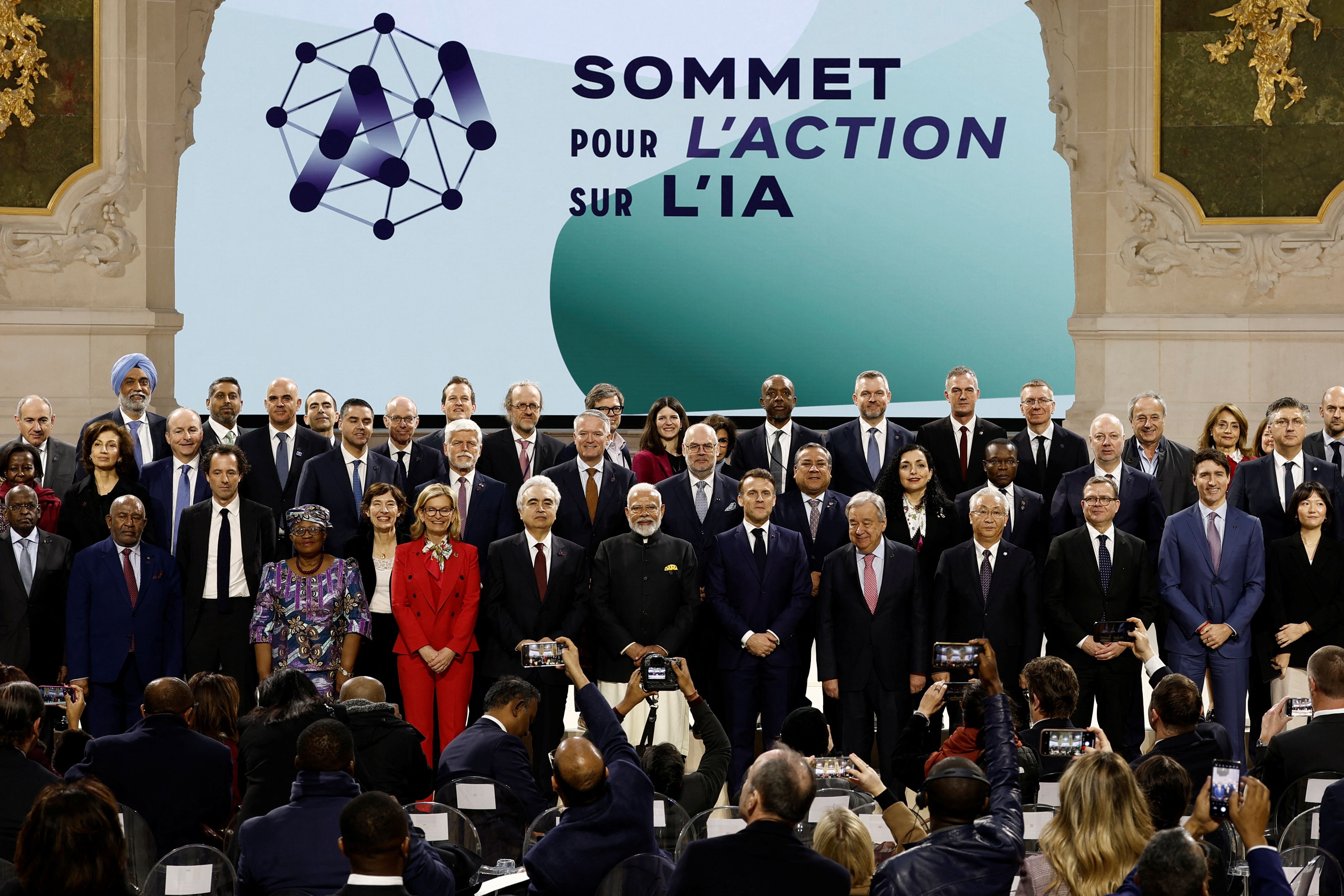 آمریکا و بریتانیا از امضای بیانیه نشست هوش مصنوعی پاریس خودداری کردند