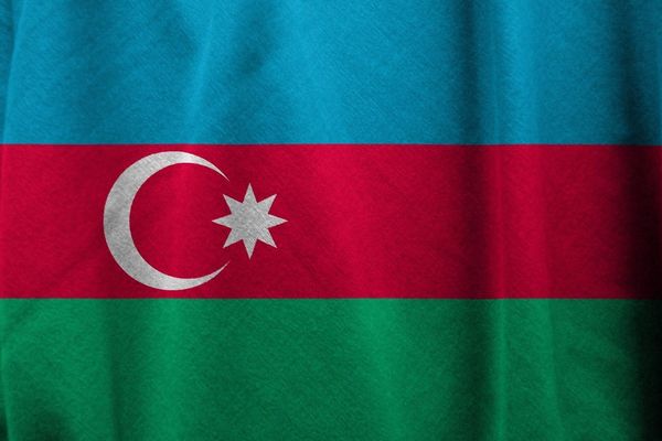 زعيم الطائفة اليهودية في أذربيجان يتهم إيران بتأسيس "حزب الله صغير" ضد باكو