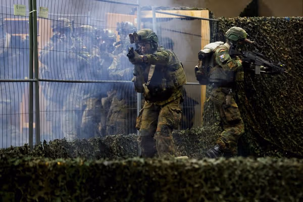 بررسی اعزام نیروهای رزمی بیشتر به منطقه همزمان با مذاکرات غیرمستقیم واشینگتن و تهران